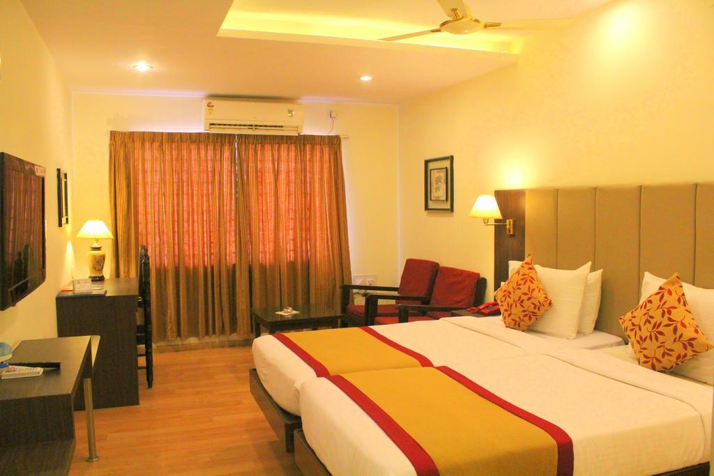 Yasodha Towers Hotel Hosur Exterior photo