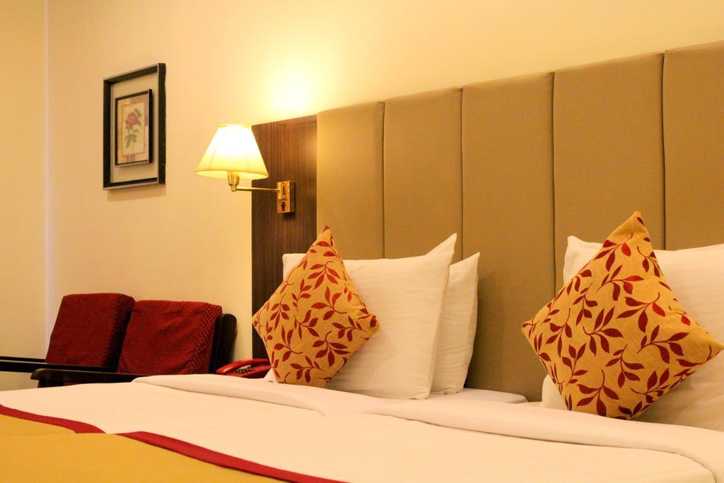 Yasodha Towers Hotel Hosur Exterior photo