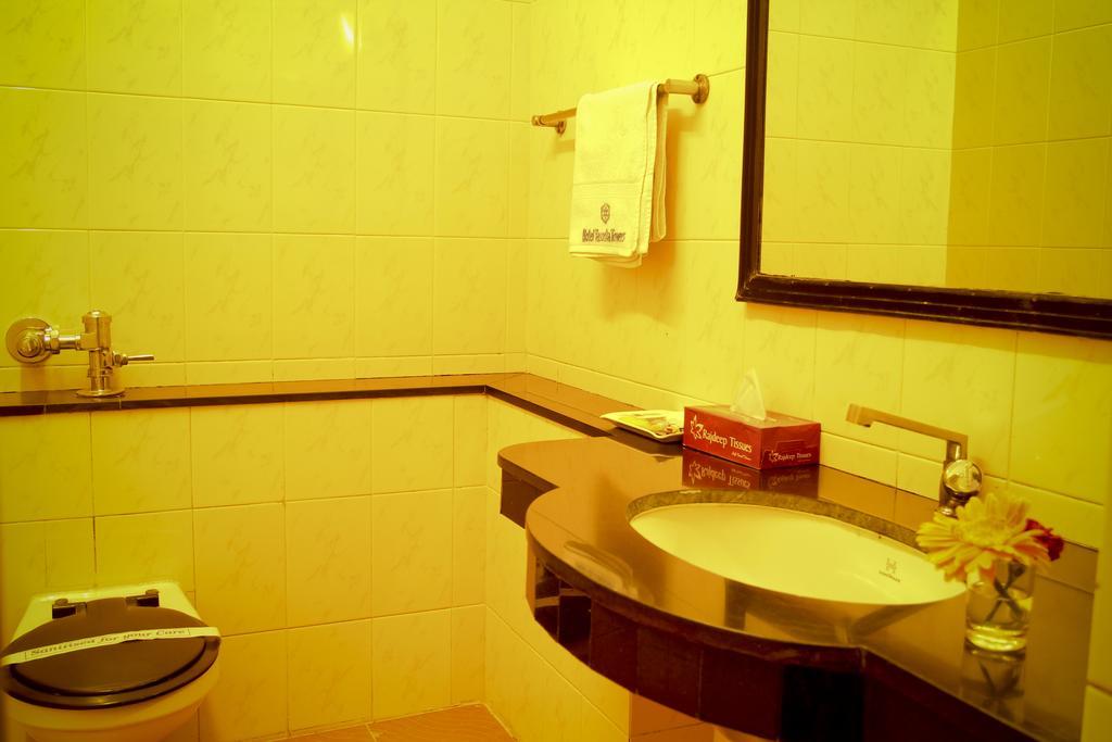 Yasodha Towers Hotel Hosur Exterior photo