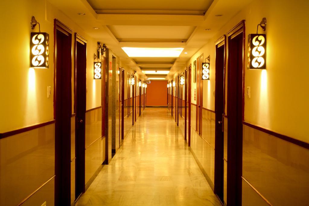 Yasodha Towers Hotel Hosur Exterior photo