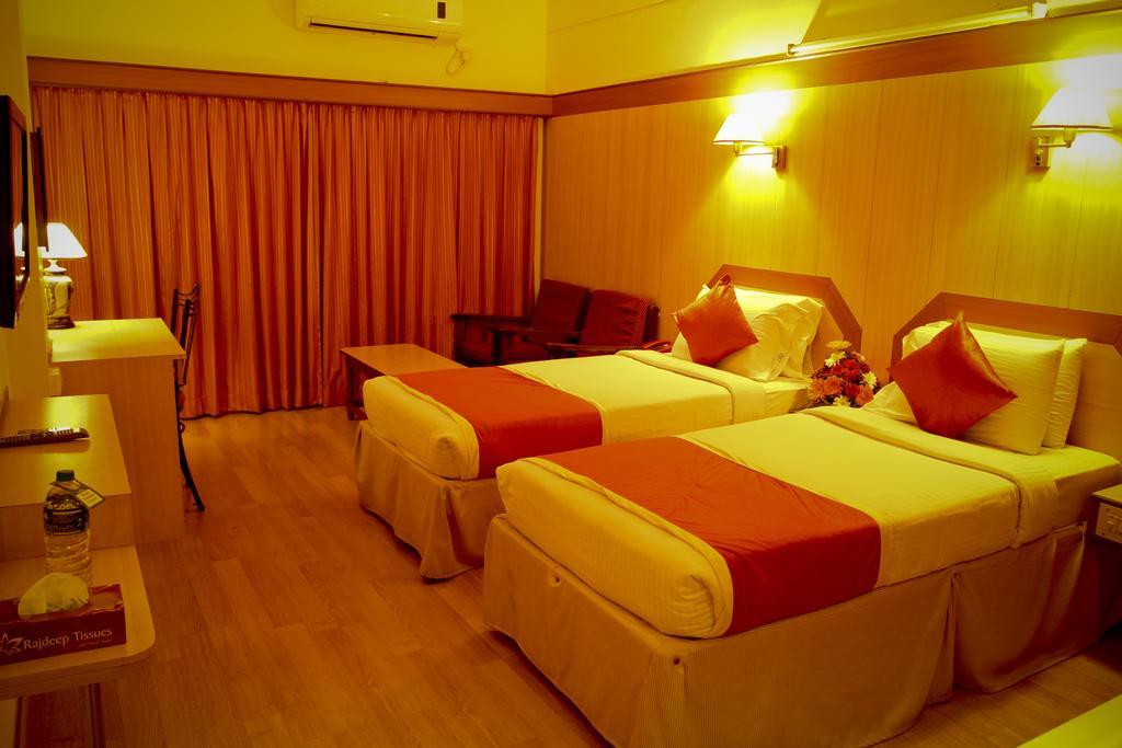 Yasodha Towers Hotel Hosur Exterior photo