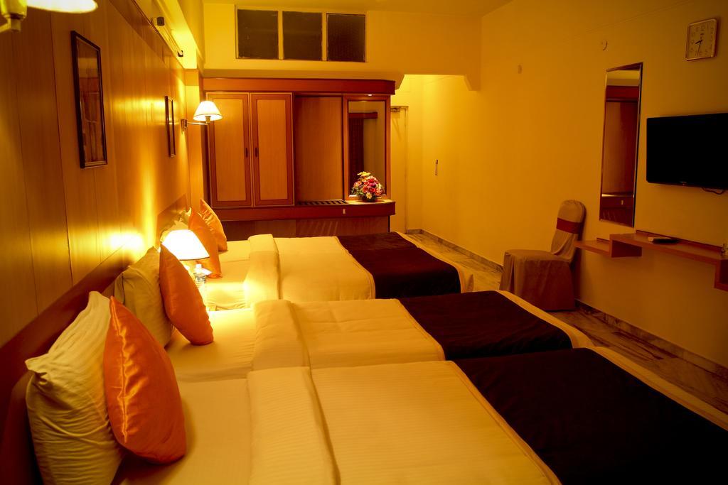 Yasodha Towers Hotel Hosur Exterior photo
