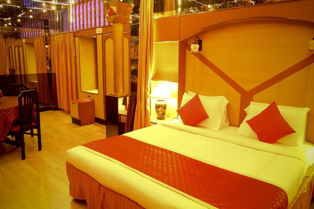 Yasodha Towers Hotel Hosur Exterior photo